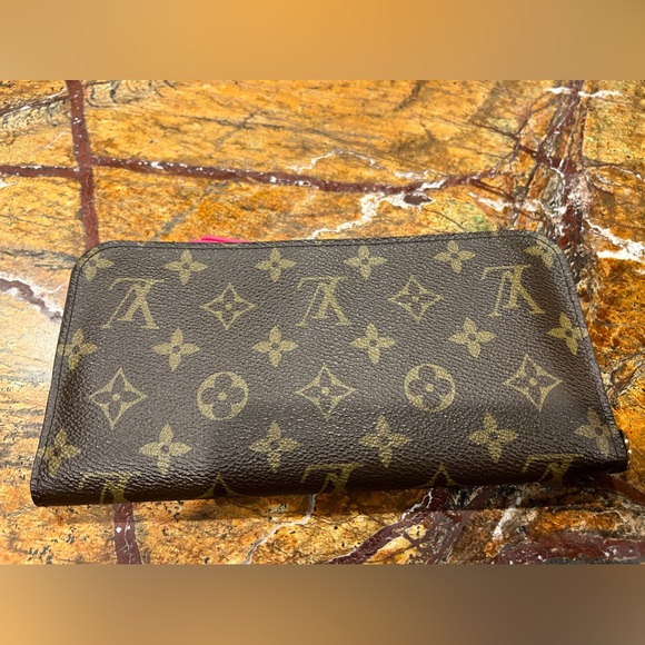Louis Vuitton Pink V Monogram 2-Snap Wallet ❤️Limited Edition❤️ - Picture 3 of 9
